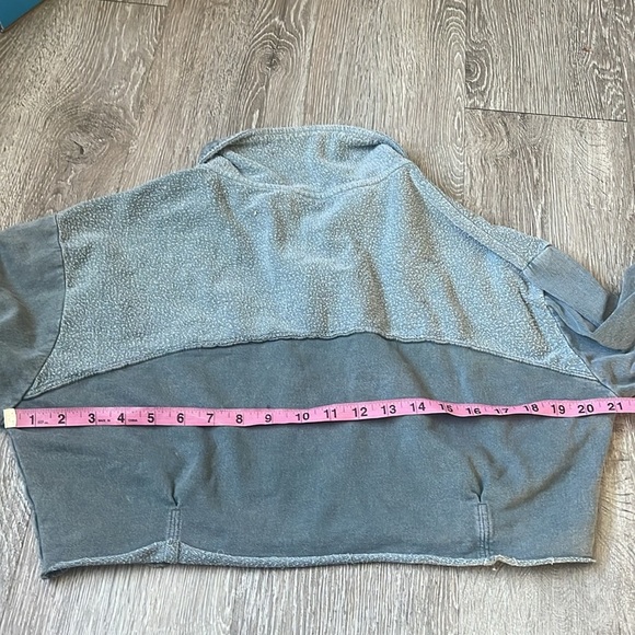 Urban outfitters out from under Women's Gray Cropped Pullover size small - Picture 4 of 4